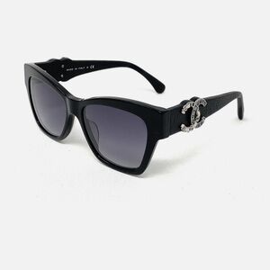 Chic Black Sunglasses